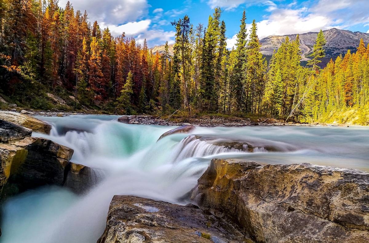 Sunwapta Falls in Alberta